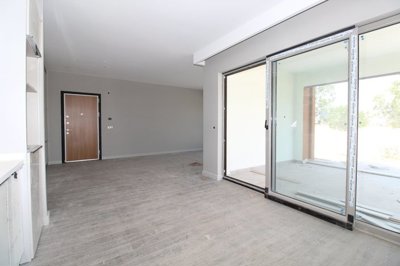 Interior 8