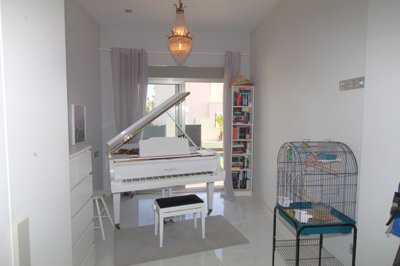 Interior 4