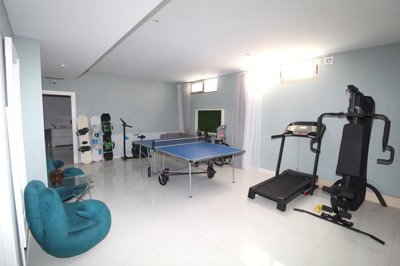 Interior 9