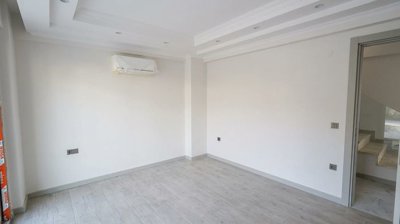 Interior 4