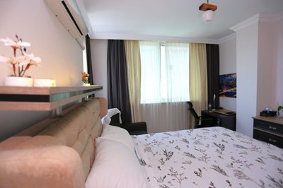 Interior 8