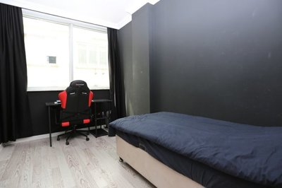 Interior 9