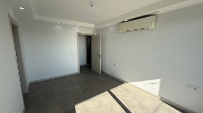 Interior 5