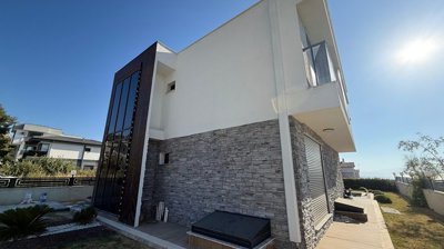Exterior 5