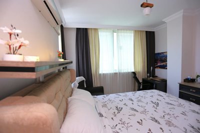 Interior 8