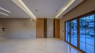 Interior 5