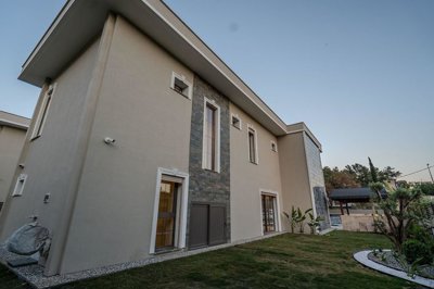 Exterior 4