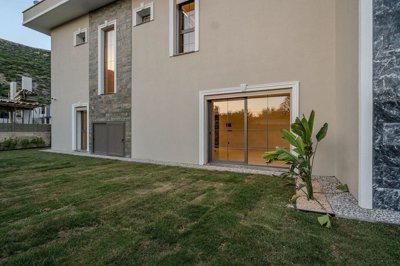 Exterior 5
