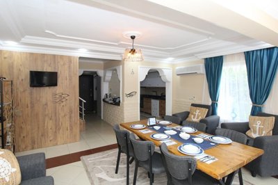 Interior 4