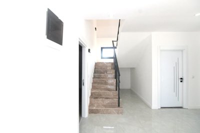 Interior 6