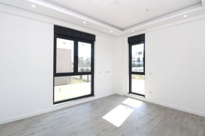 Interior 7