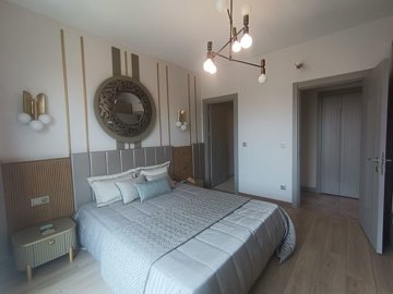 Interior 6