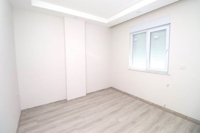 Interior 8