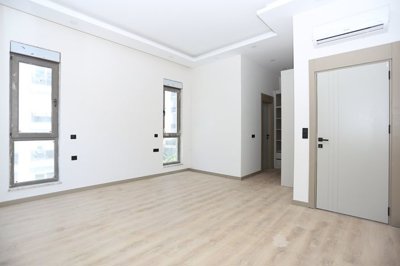 Interior 6