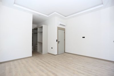 Interior 7