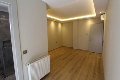 Interior 8