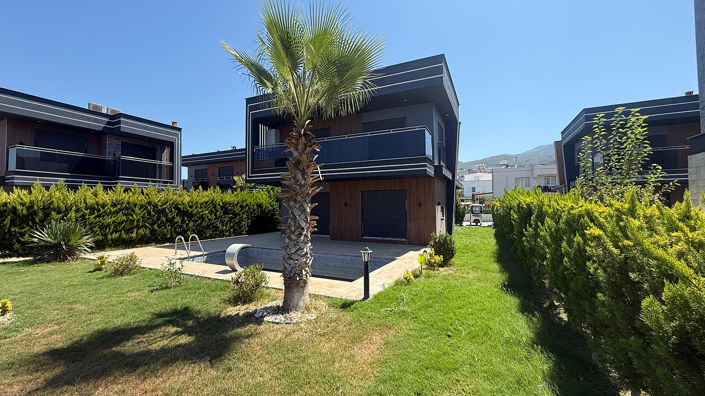 Image No.2-4 Bed House/Villa for sale