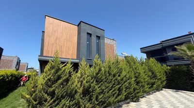 Exterior 3