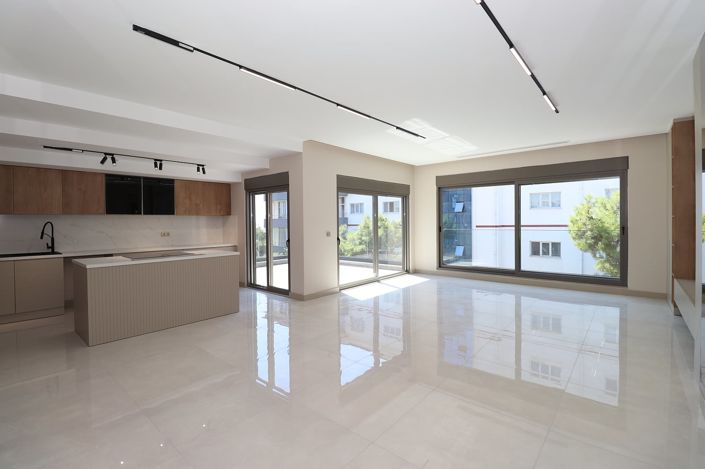 Image No.15-4 Bed Apartment for sale
