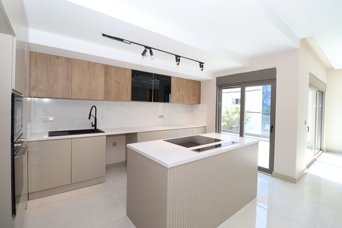 Image No.19-4 Bed Apartment for sale