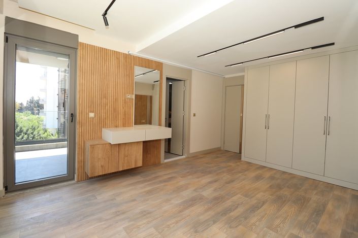 Image No.24-4 Bed Apartment for sale