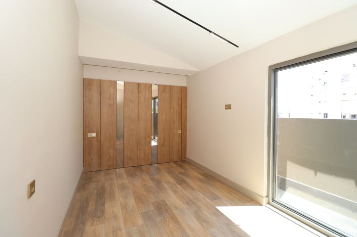 Image No.25-4 Bed Apartment for sale