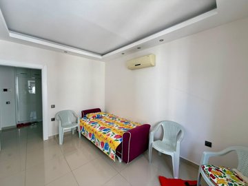 Interior 8