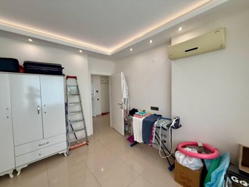 Interior 9