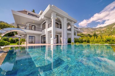 Exterior 4