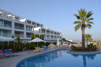 Exterior 4