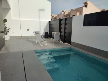 Exterior 3