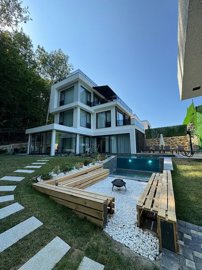 Exterior 1