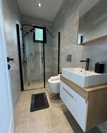 Interior 8