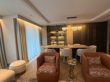 Interior 5