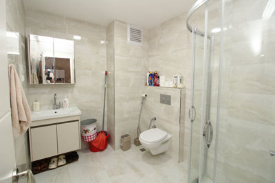 Interior 6