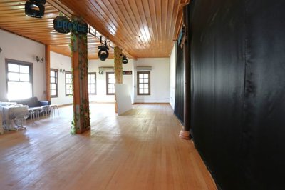 Interior 9