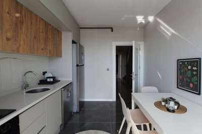 Interior 5