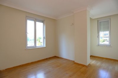 Interior 4