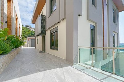 Exterior 13