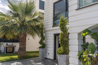 Exterior 8