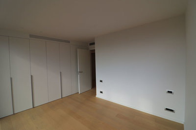 Interior 8