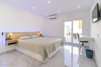 Interior 9