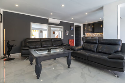 Interior 4