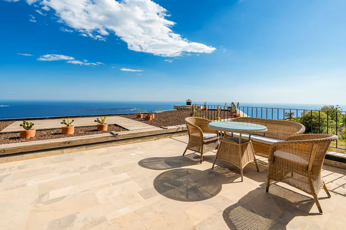 Image No.6-8 Bed House/Villa for sale