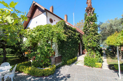 Exterior 12