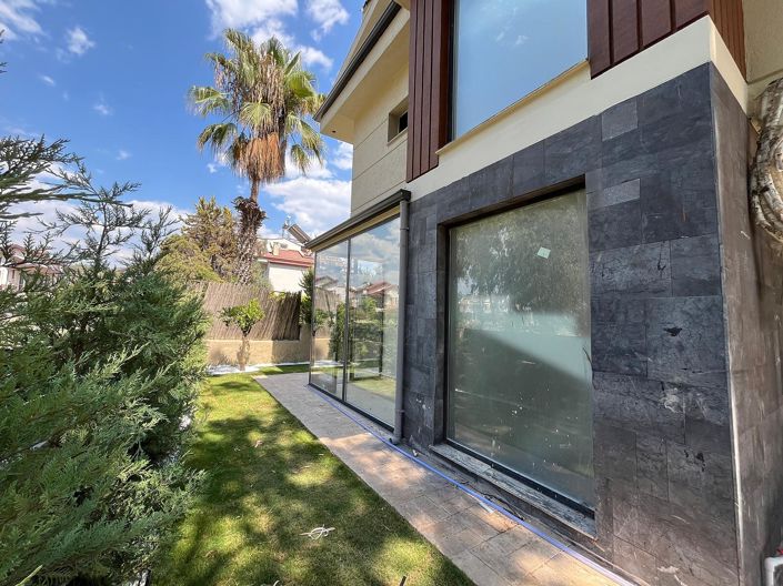 Image No.2-4 Bed House/Villa for sale