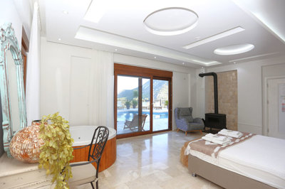 Interior 4