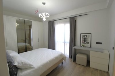Interior 8