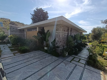 Exterior 10