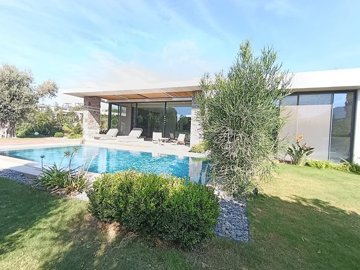 Exterior 4